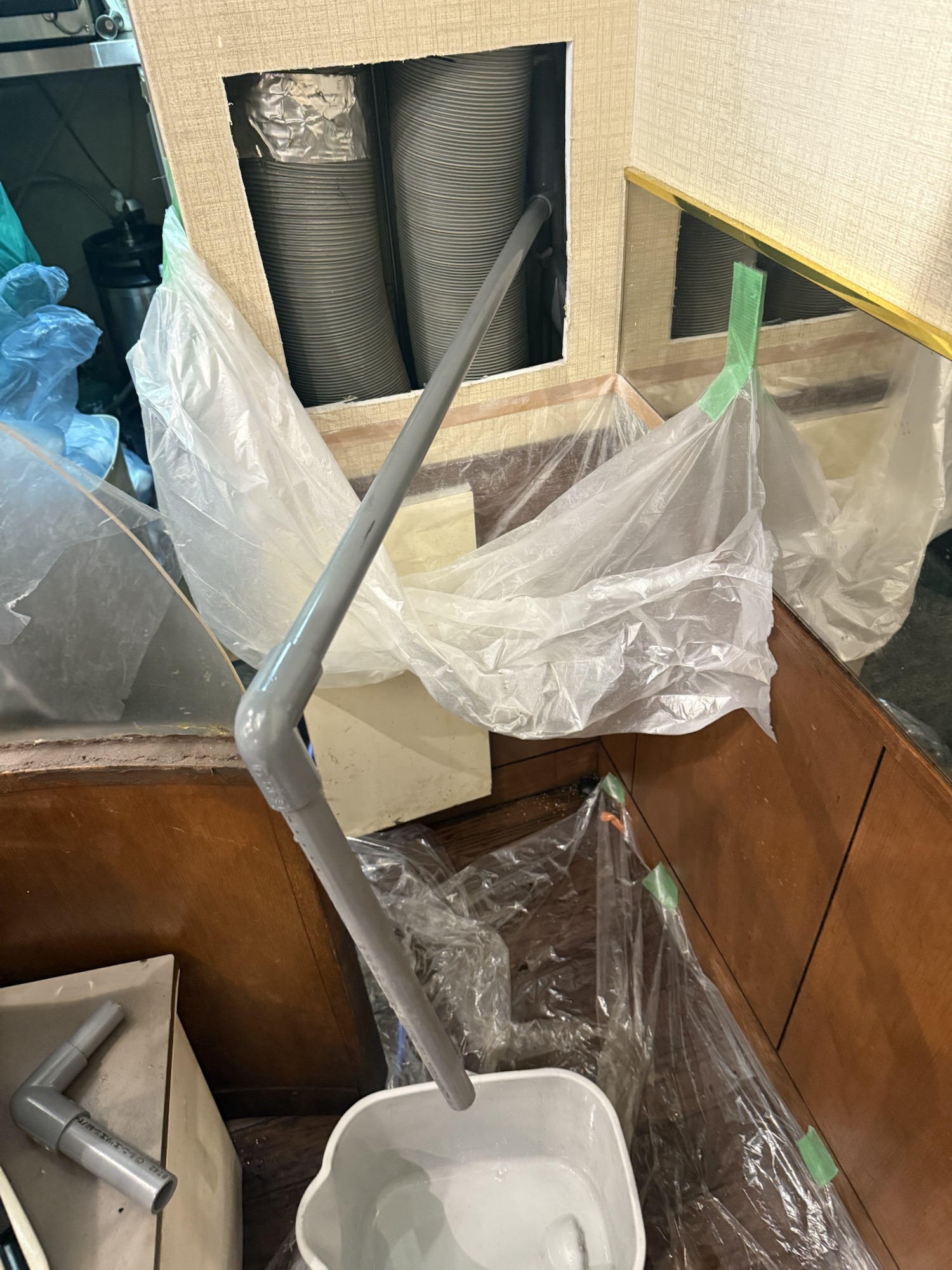 台東区上野 三菱重工（E09）を根本解決！飲食店様でビルトインエアコン 