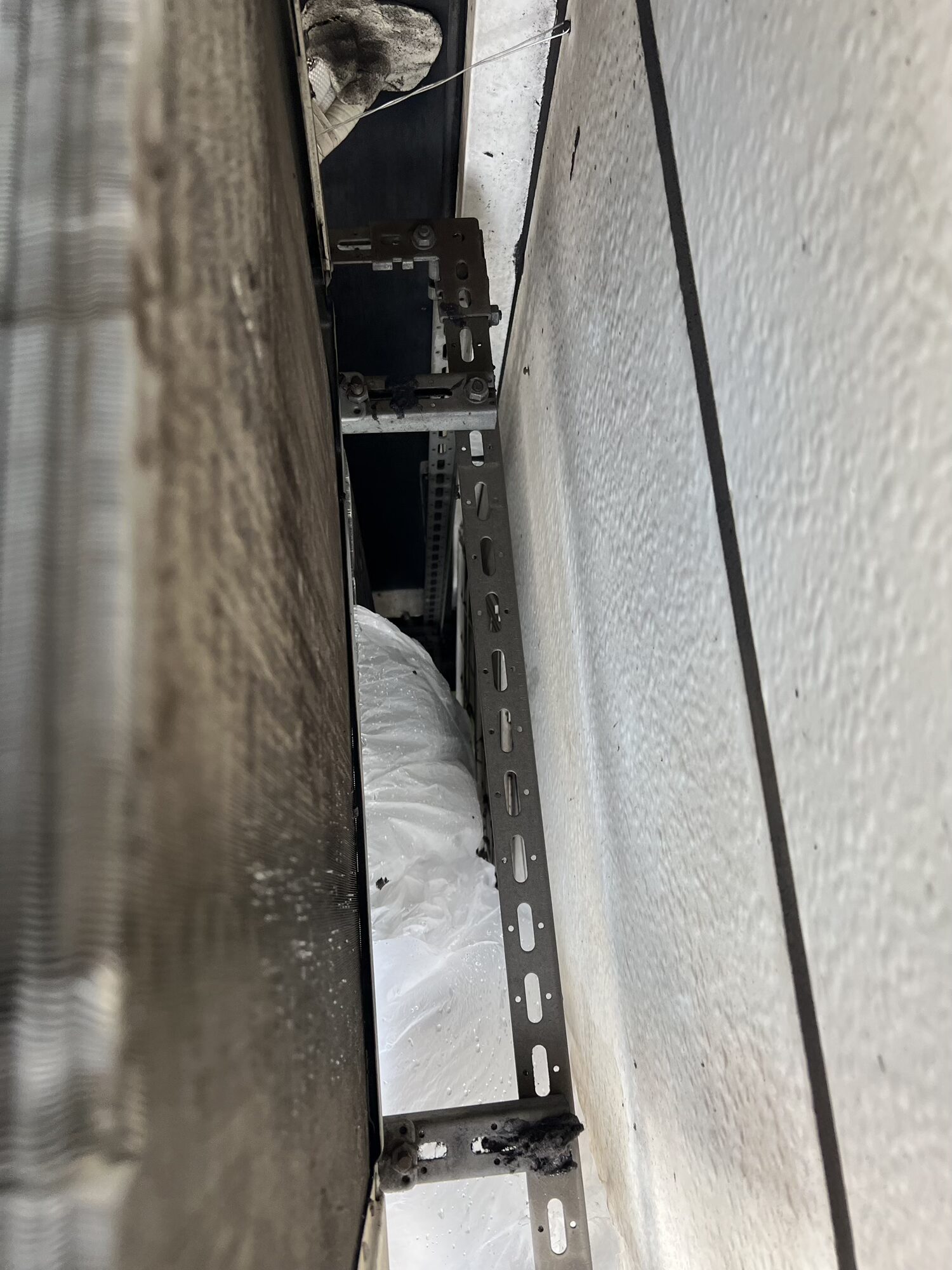 経年使用した業務用エアコンの状態確認