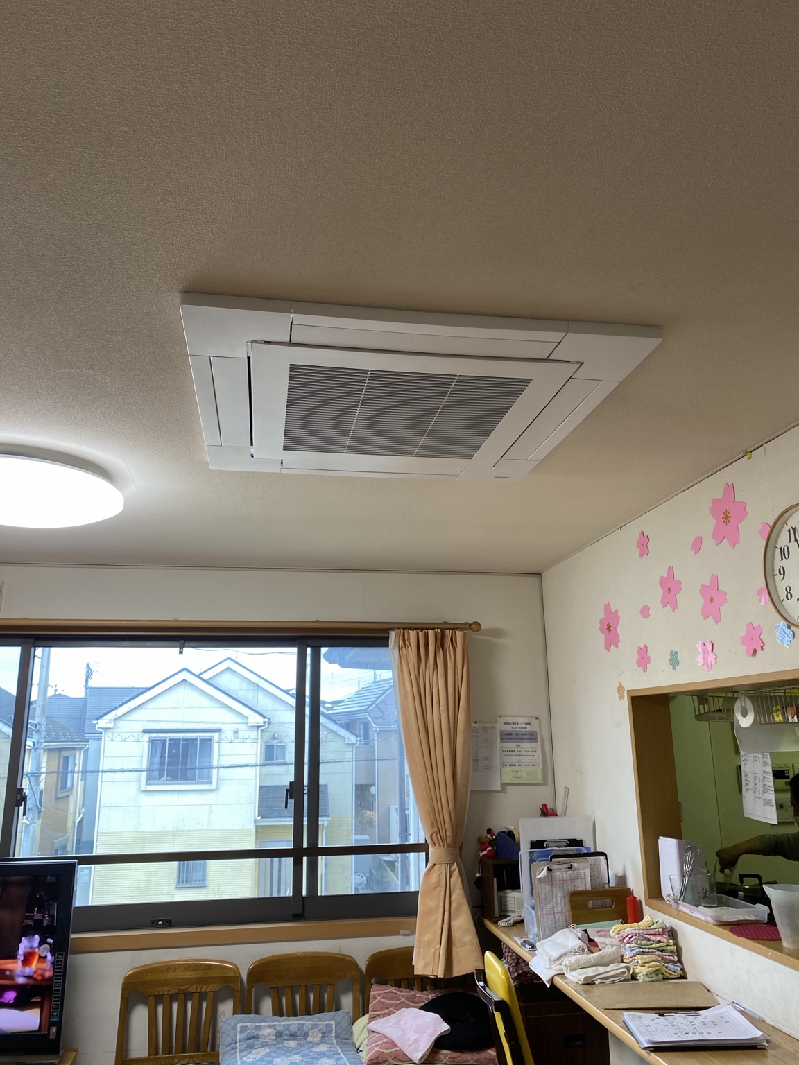 目黒区のグループホームに設置した天井カセット形業務用エアコン