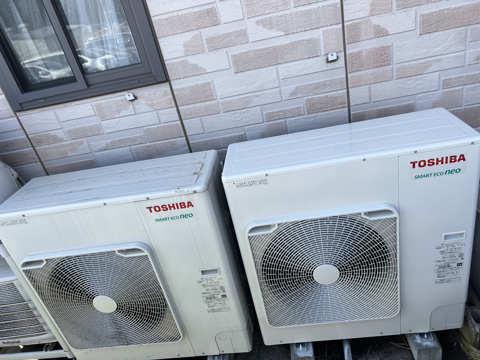業務用エアコンの既存室外機と設置状況
