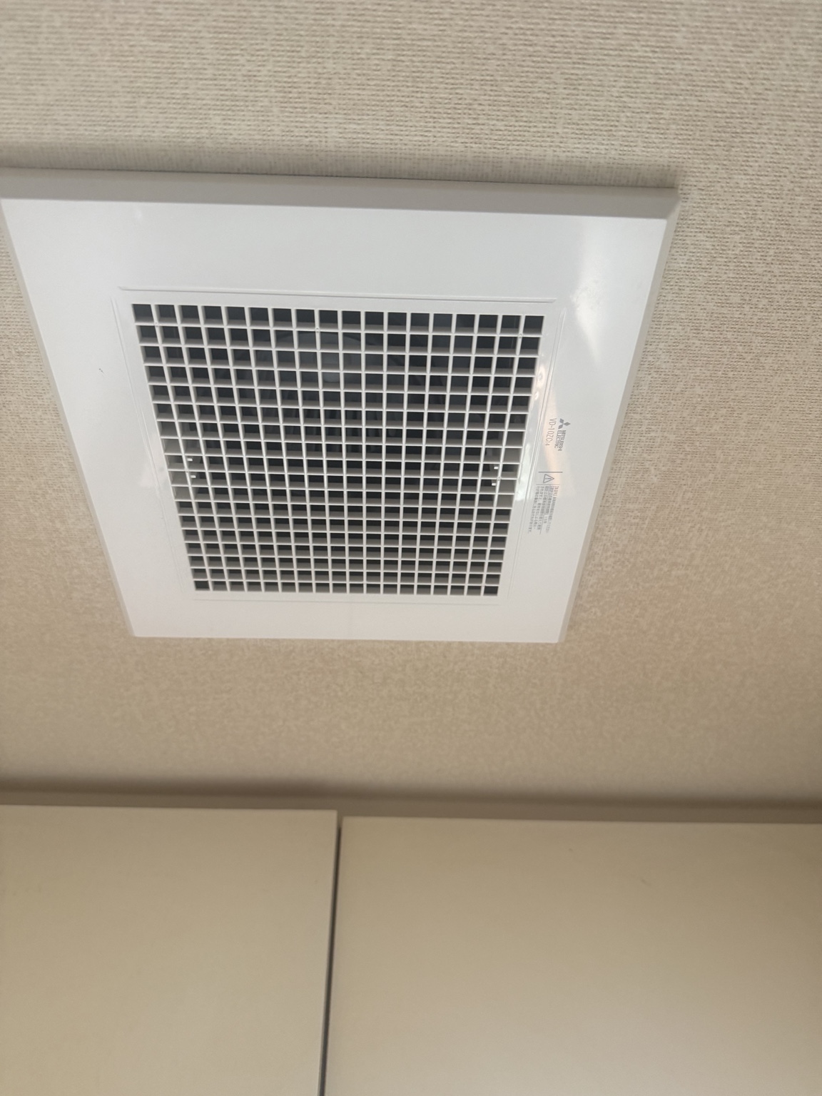 世田谷区三軒茶屋のトイレ換気扇交換後・三菱電機 VD-10ZC14